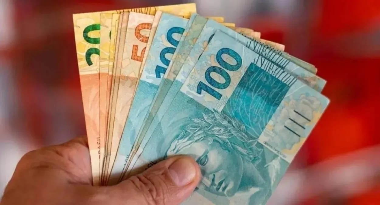 Governo projeta salário mínimo acima de R$ 2 mil até 2030