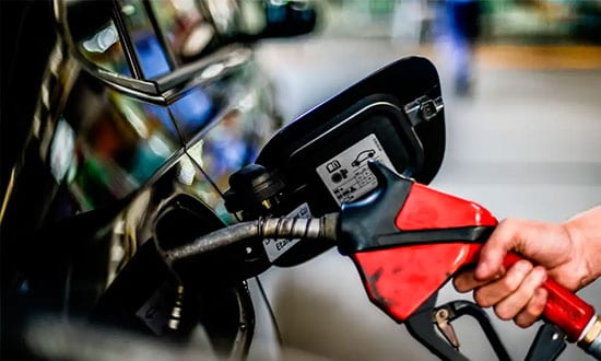 Governo prorroga por um mês subvenção de R$ 2,12 ao diesel