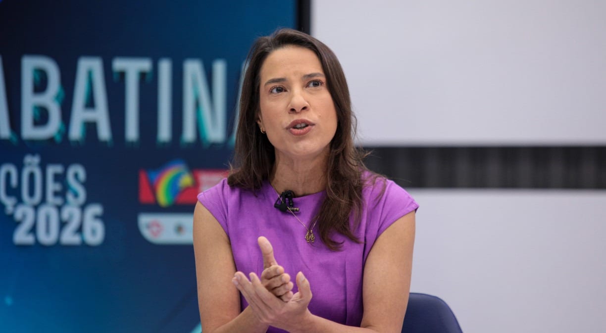 TRE-PE suspende por 7 dias página que convocou seguidores a jogar ovos em Raquel Lyra