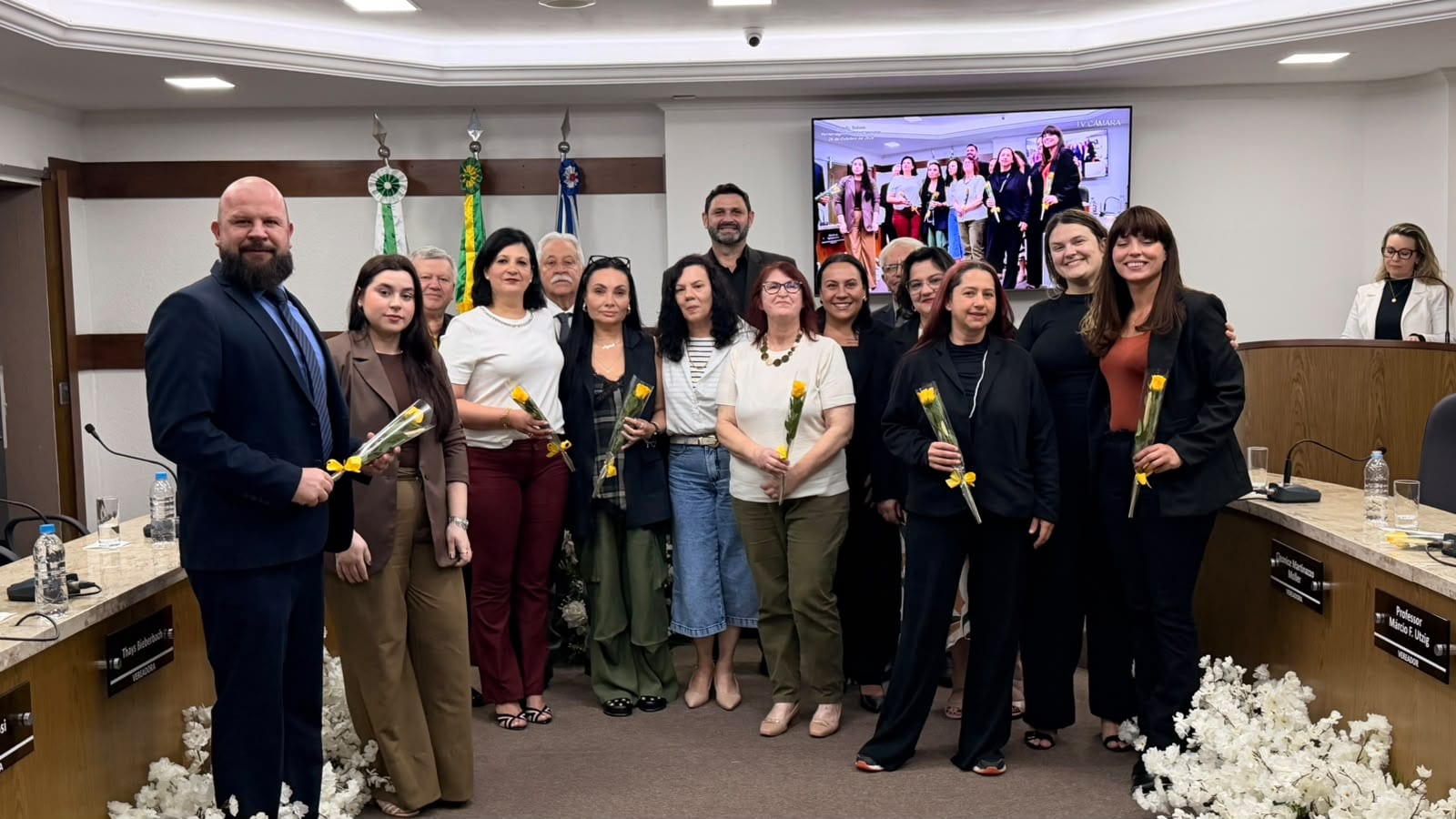 Câmara de União da Vitória homenageia professores em sessão solene