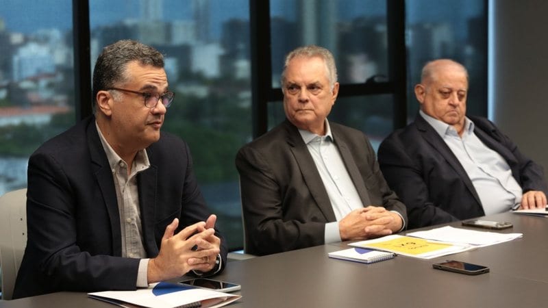 Comércio, serviços e turismo pressionam Senado e pedem adiamento da votação da PEC 6x1