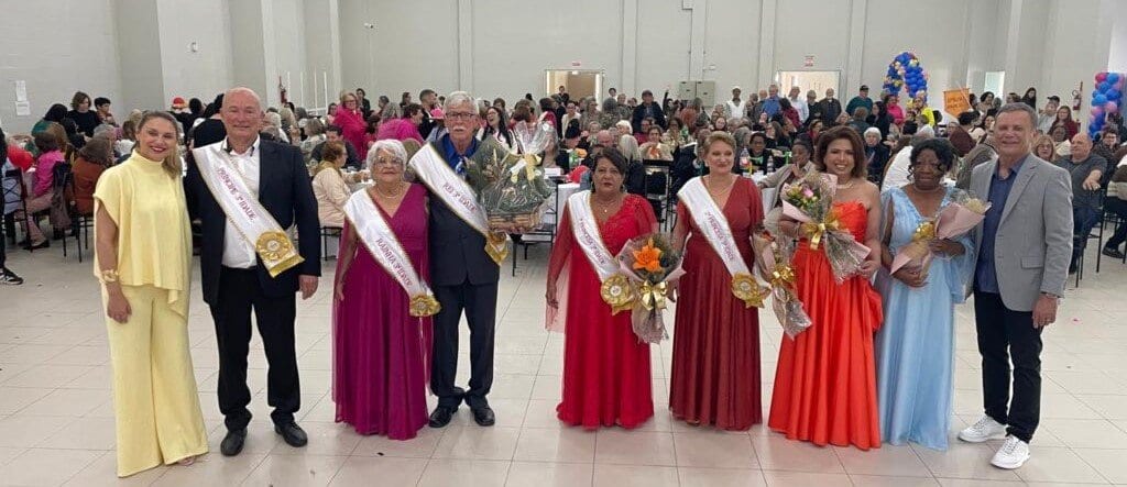 Semana do Idoso termina com baile e escolha da realeza em Capivari de Baixo