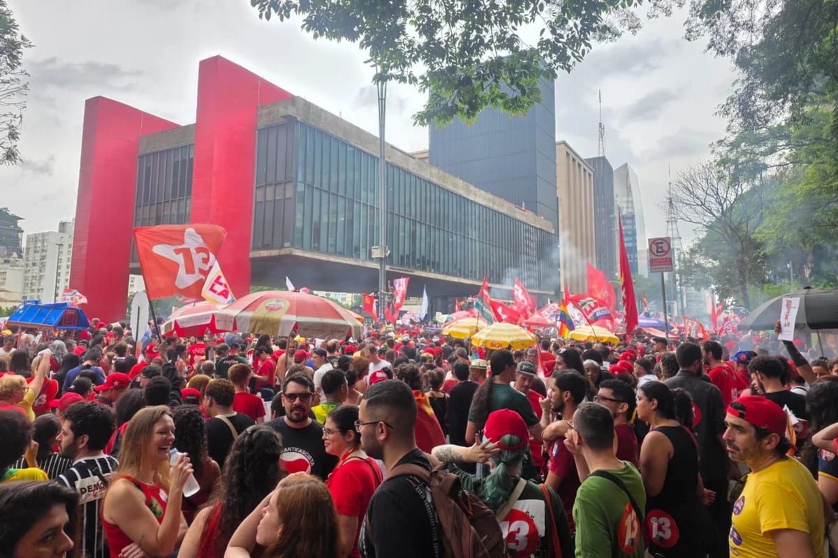 Em São Paulo, Lula realiza o último ato de campanha na Avenida Paulista
