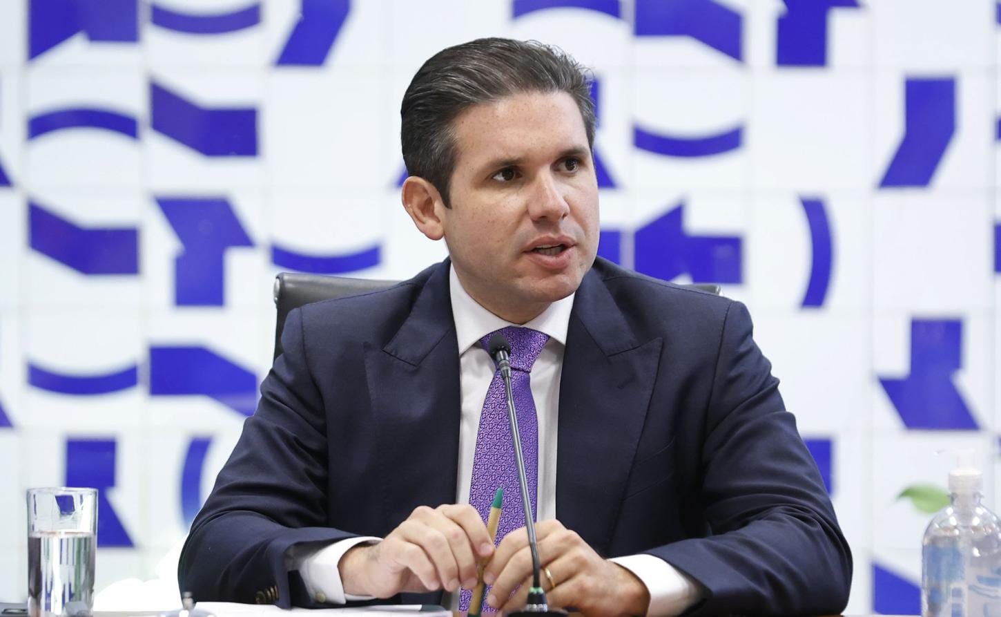 Câmara discute modelo de eleição que pode perpetuar dinossauros na política