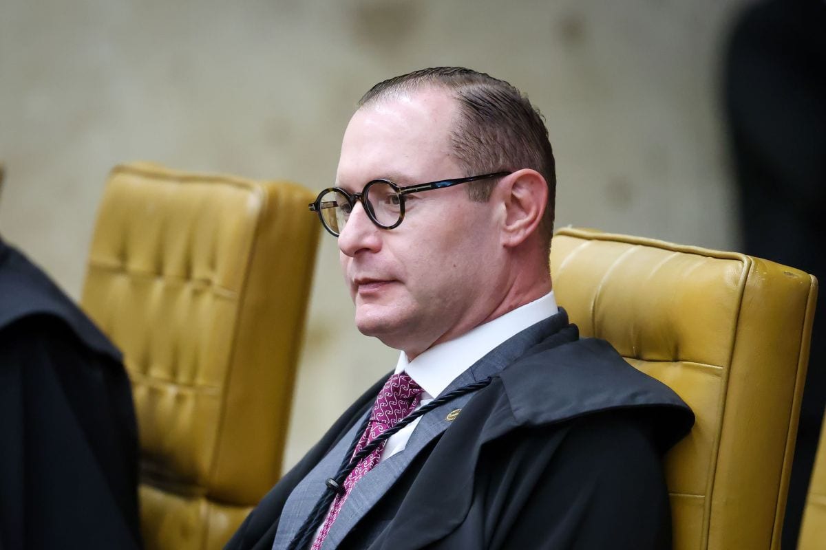 Zanin vai relatar, no STF, pedido de Lula para prorrogar horário da eleição