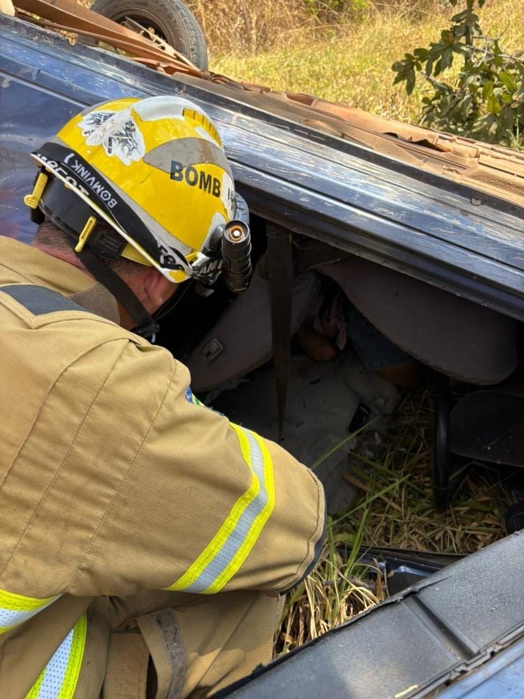 Três pessoas morrem após carro capotar na BR-070, entre Goiás e Distrito Federal