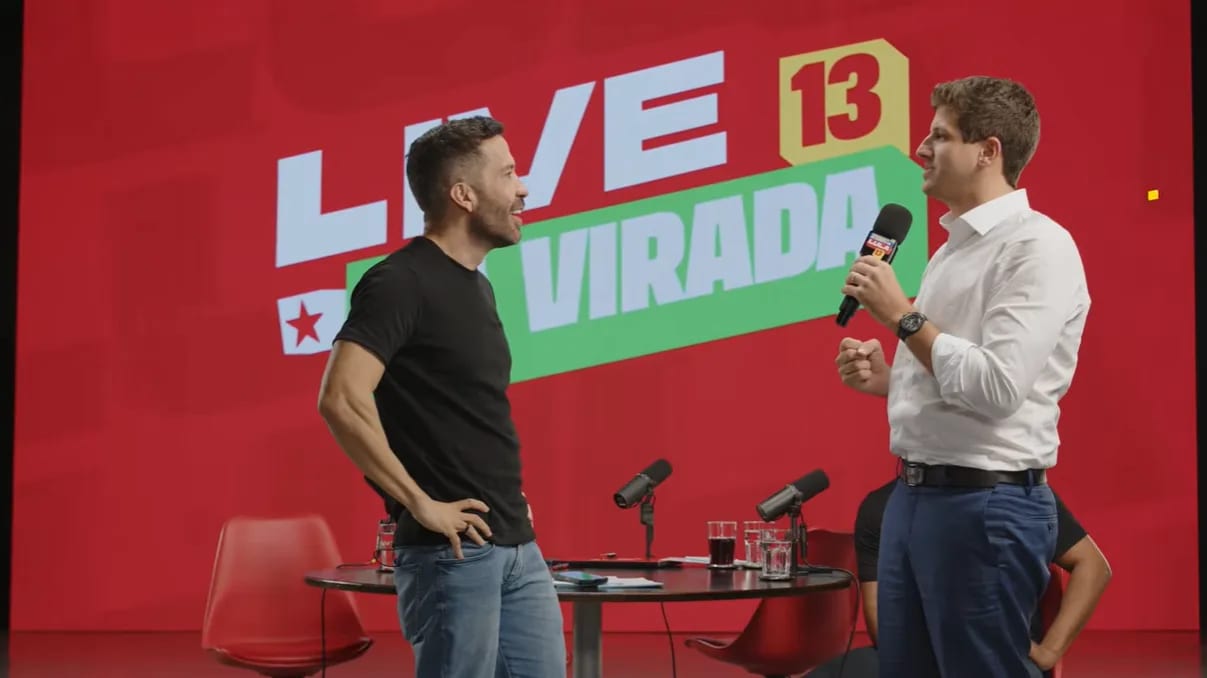 Live de Janones ultrapassa 800 mil espectadores simultâneos e tem participação de Lula