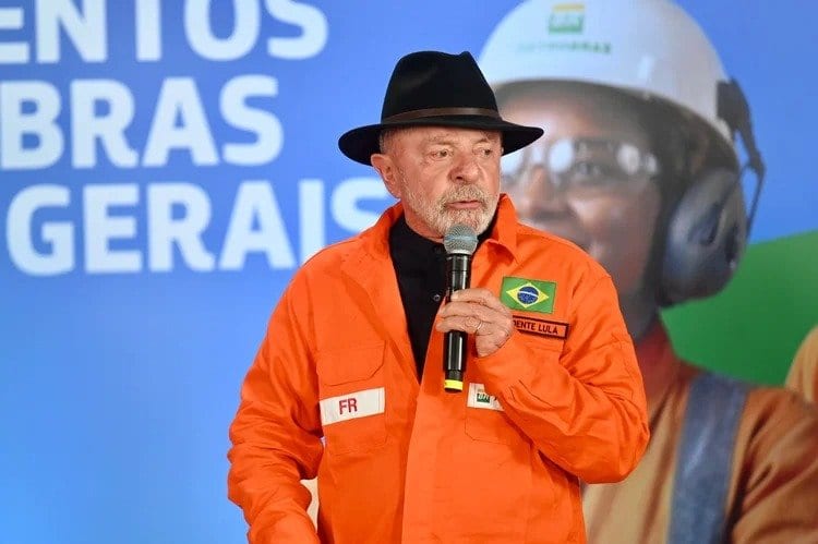 Lula: 'Eu ainda sonho em comprar de volta a refinaria que eles privatizaram'