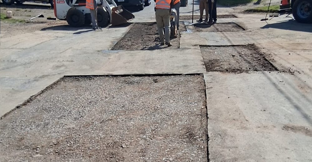 Prefeitura recupera buracos na Rua Alarico Ribeiro (KM 0), em Cachoeira do Sul
