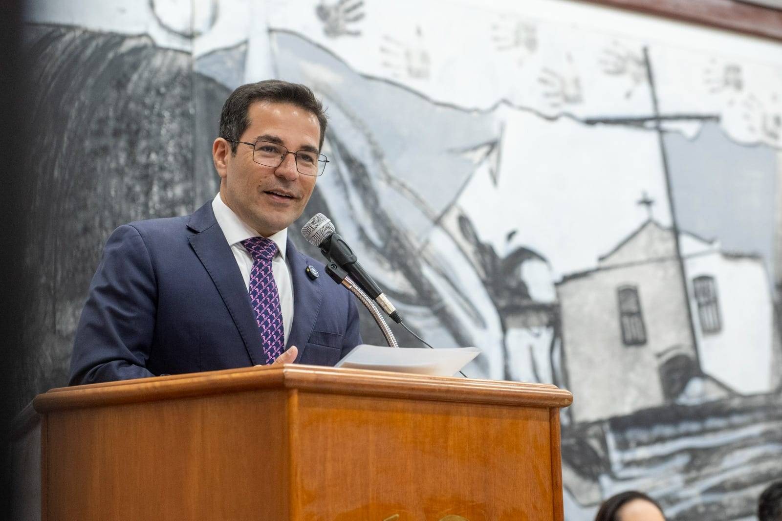 Rafael Lara Martins recebe título de sócio honorário do IHGG por valorização da memória jurídica de Goiás