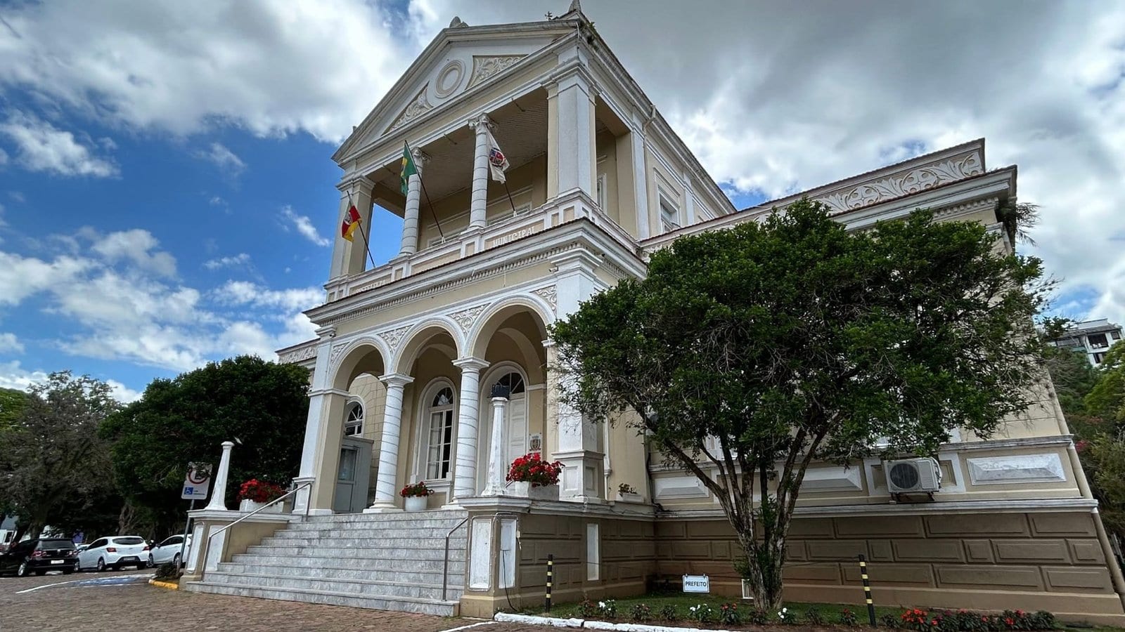 Santa Cruz do Sul abre inscrições (17–18) para professor de Informática