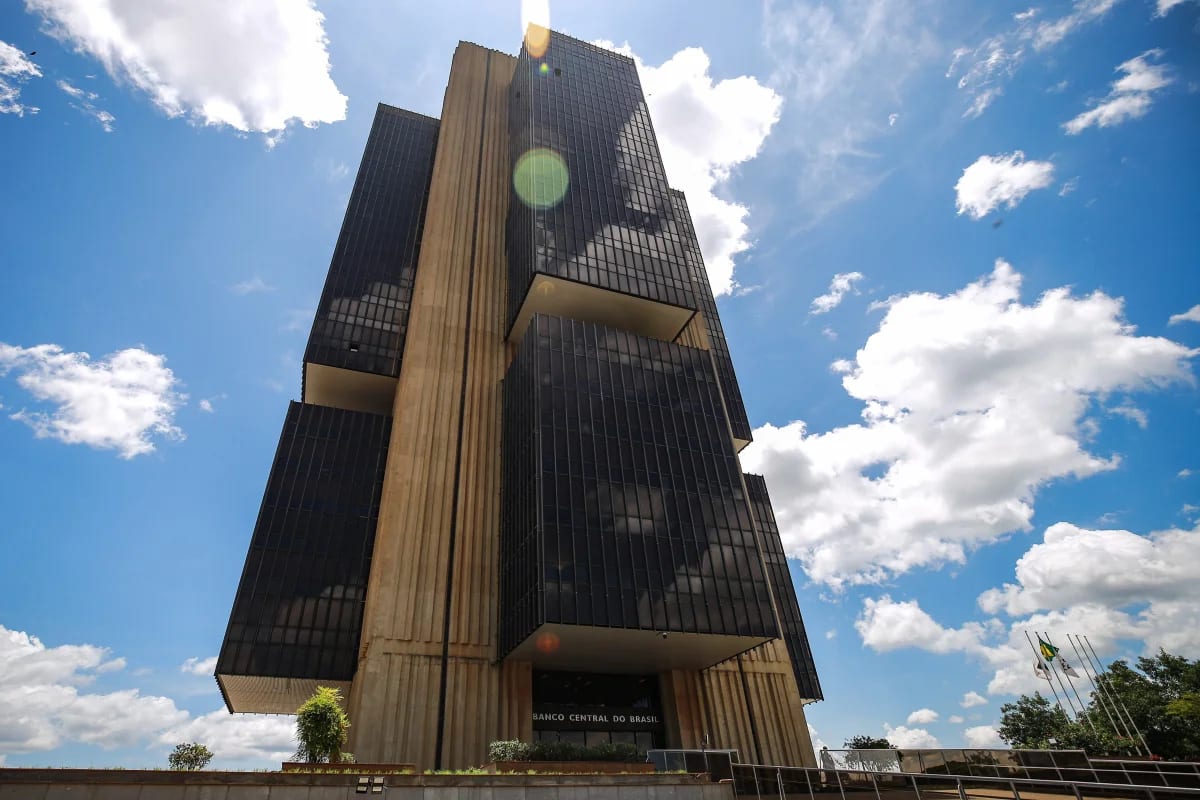 Mercado aguarda ata do Copom nesta terça para sinal sobre juros