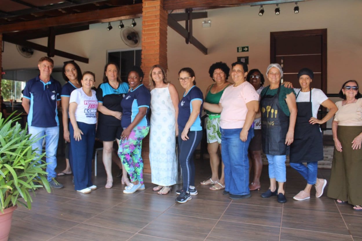 Mês do Idoso: Fundo Social e Assistência Social promovem dia de lazer e integração para a melhor idade em Guaíra