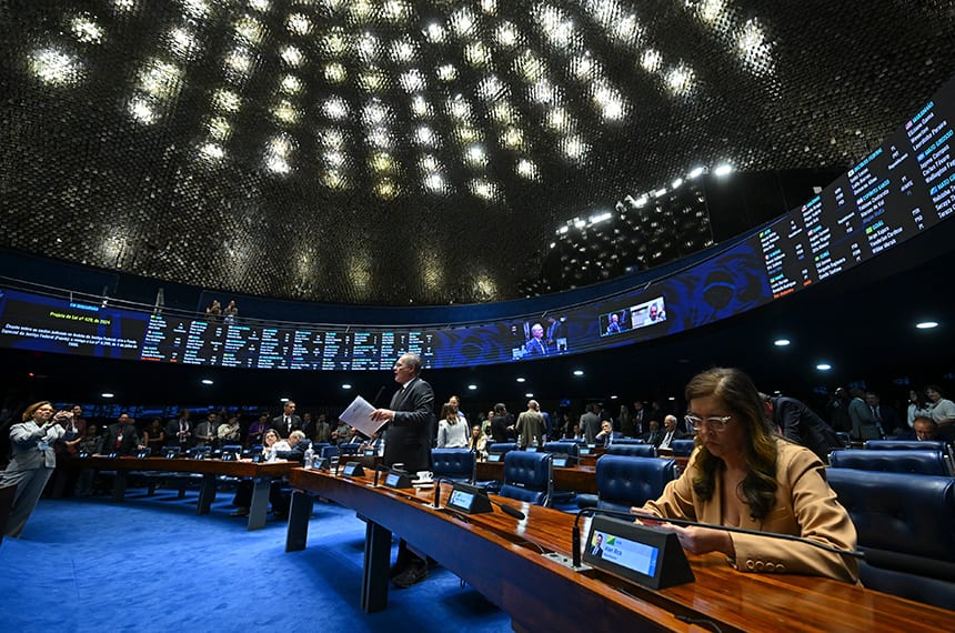 Senado deve votar hoje projeto que reduz imposto sobre combustíveis