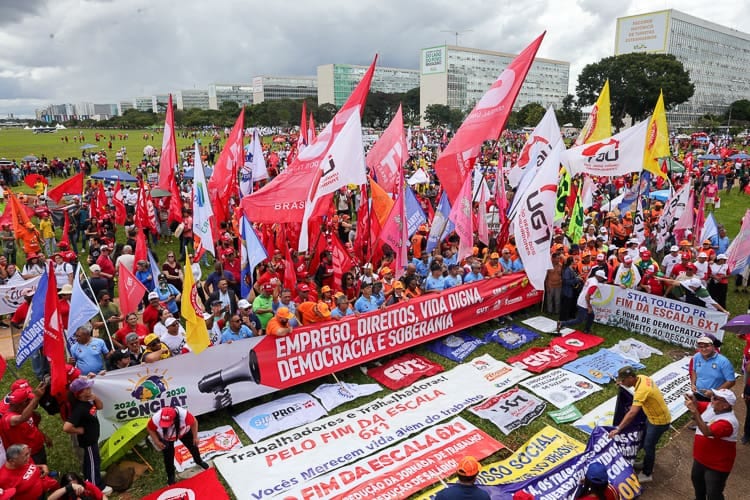 Fim da escala 6×1 e redução para 40 horas voltam ao Congresso