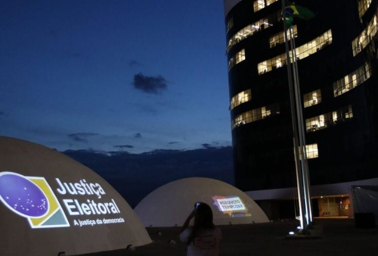 POLÍTICA. Campanhas eleitorais movimentam recursos de fundos públicos e de pessoas físicas