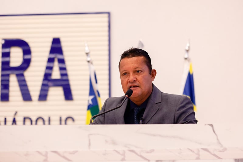 Leitão pede asfalto na Estância Vila Rica e critica a Saneago