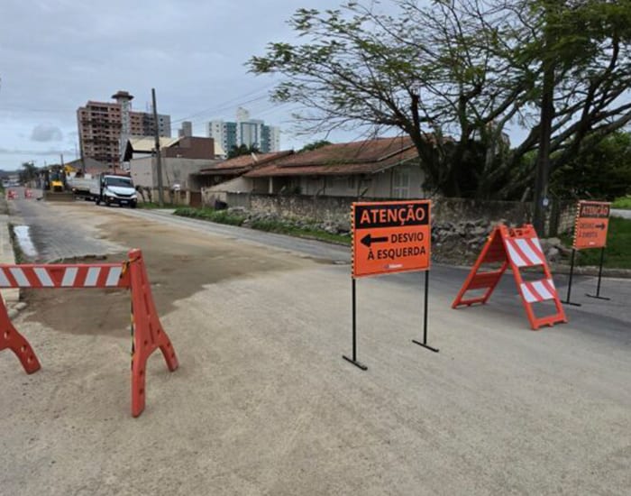 Rua do bairro Recife é interditada para obra