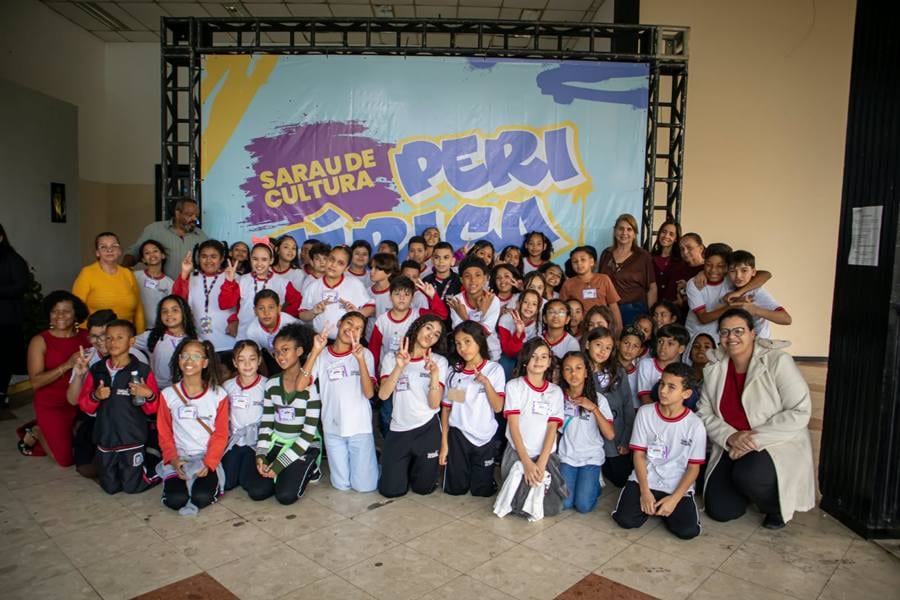 Alunos de Taboão da Serra lançam livro de poesias e levam cultura periférica às escolas da rede municipal