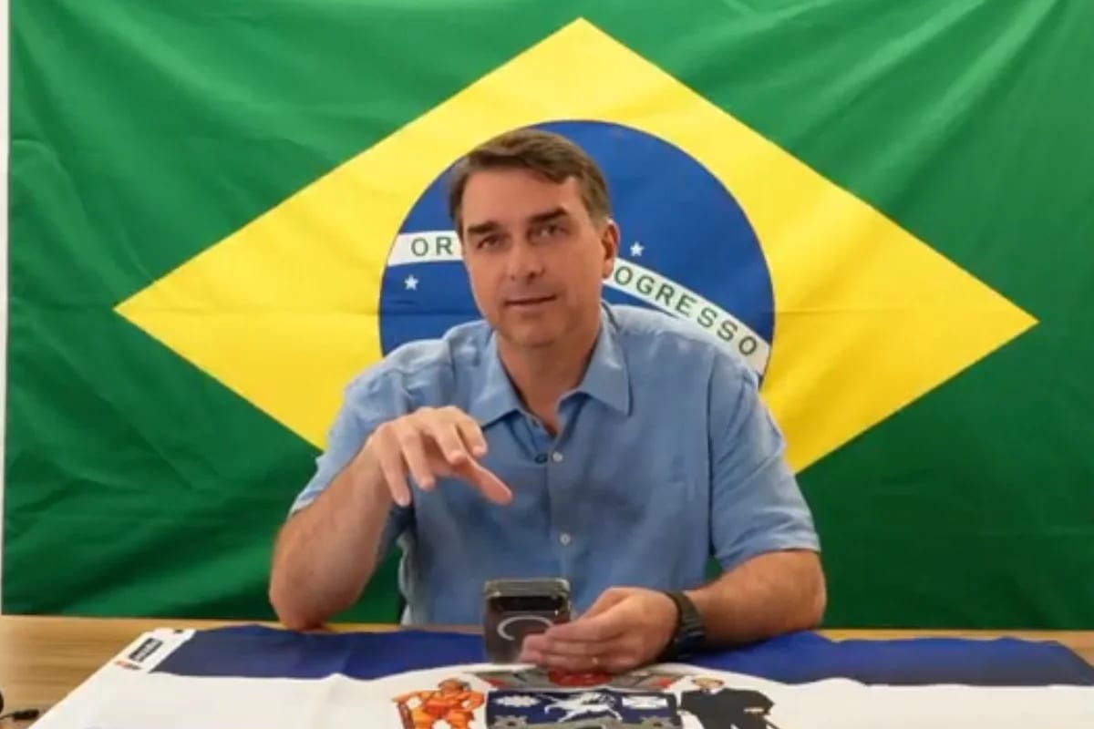 PT entra com representação contra Flávio no Senado por caso Dark Horse