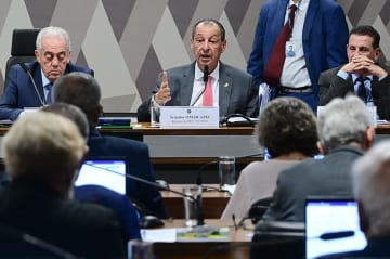 Comissão do Senado aprova texto-base da PEC que acaba com a escala 6x1