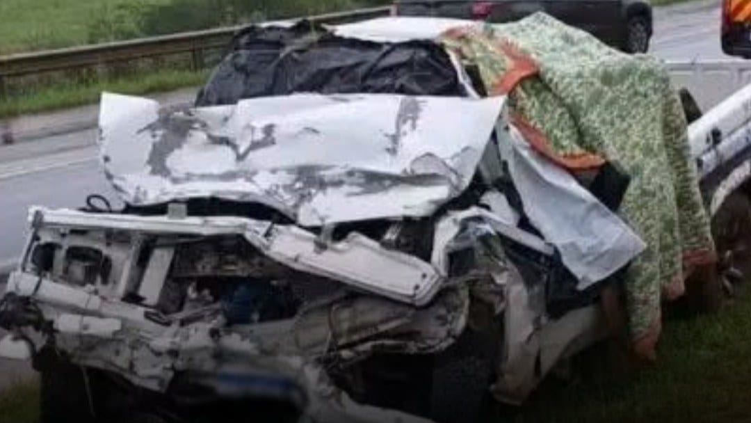 Homem de 72 anos morre em colisão frontal entre caminhonete e carreta na BR-285