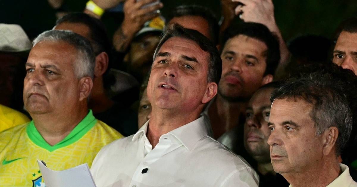 A declaração de Eduardo Bolsonaro que embasou, segundo Flávio, a apreensão de seus passaportes