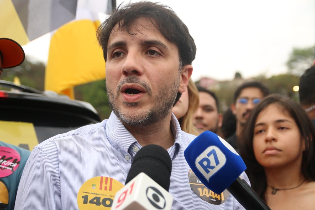Renan Santos comete três erros em sabatina sobre cotas, Previdência e Câmara