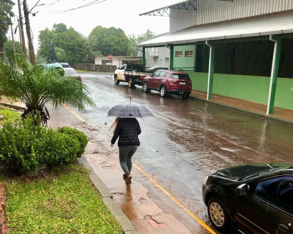 Chuva e rajadas de vento devem marcar o fim de semana no Rio Grande do Sul