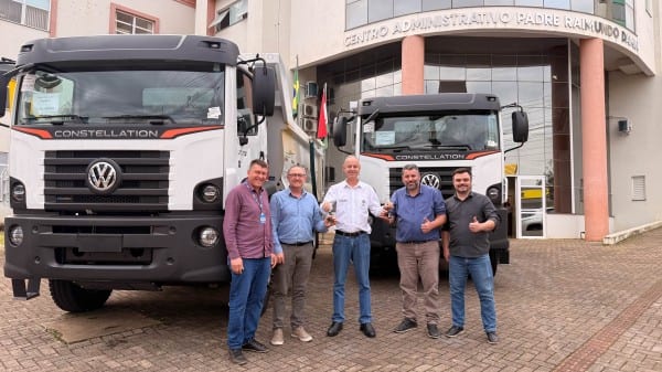 Tapejara recebe dois caminhões basculantes com investimento de R$ 1,296 milhão