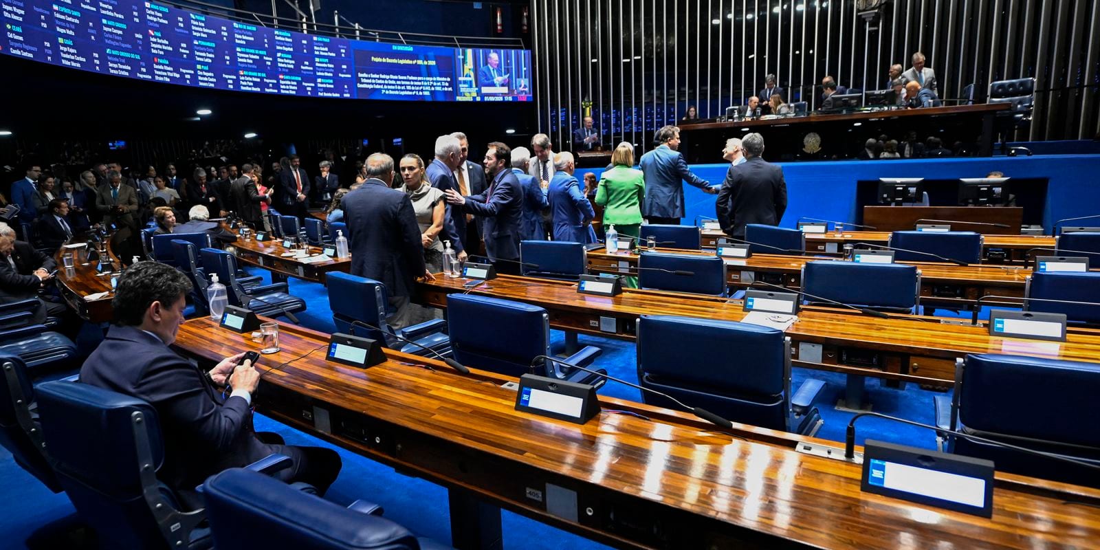 PEC da jornada de 40h tem ‘ampla maioria’ na CCJ e deve ir ao plenário