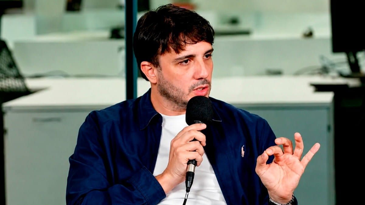 Renan Santos diz que seu eleitor que votar em Flávio Bolsonaro “é uma pessoa humilhada” (vídeo)