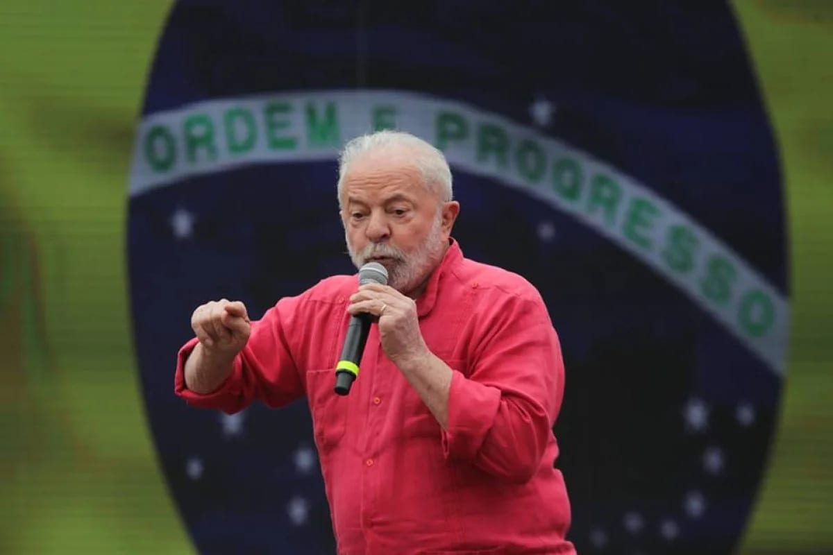 Lula edita decreto para viabilizar mais 15 mil servidores na Educação