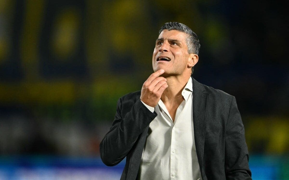 Vasco enfrenta dilema entre clássico e semifinal da Copa do Brasil