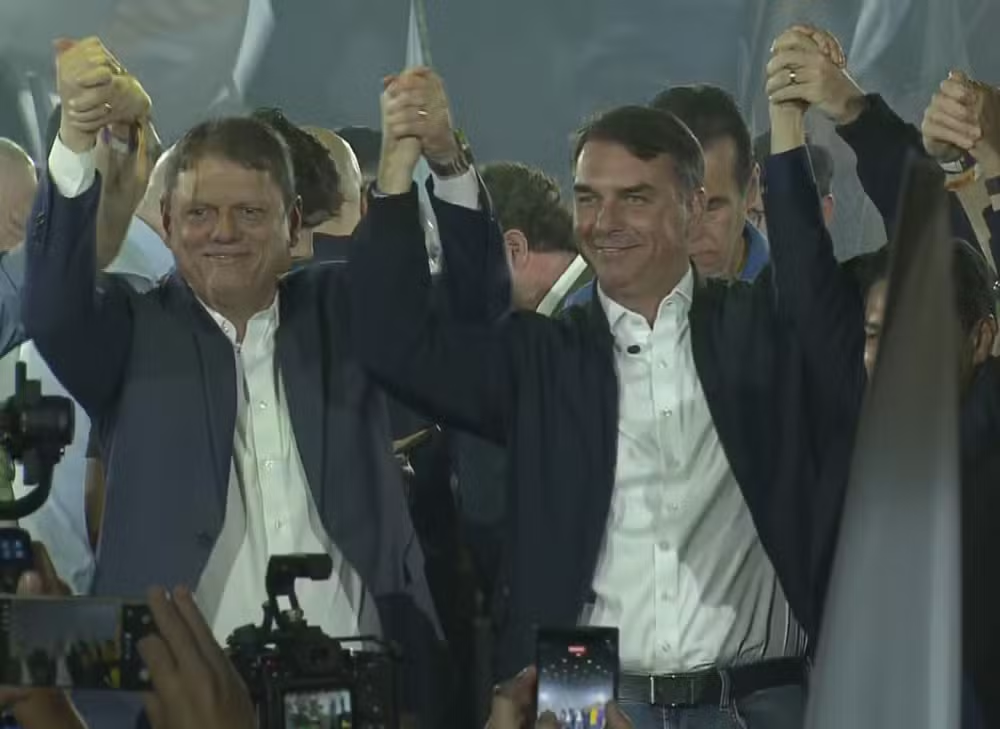 Tarcísio de Freitas anuncia candidatura à reeleição em SP com apoio de Flávio