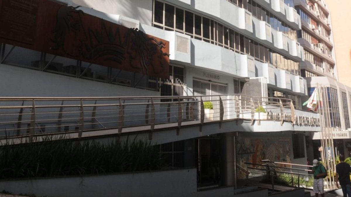 Vereadores de Florianópolis aceleram sessões em duas tardes e só voltam ao plenário em 33 dias