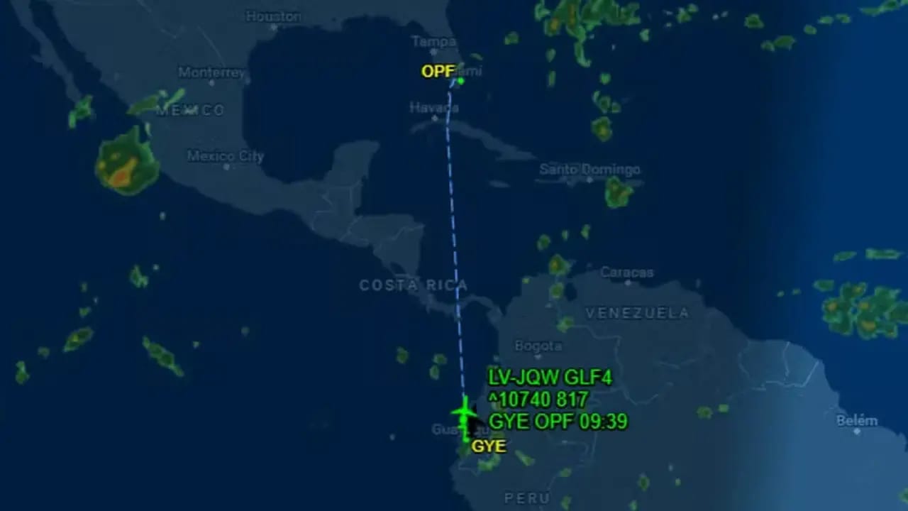 Voo de Flávio Bolsonaro rumo a Miami é o mais acompanhado do mundo em site