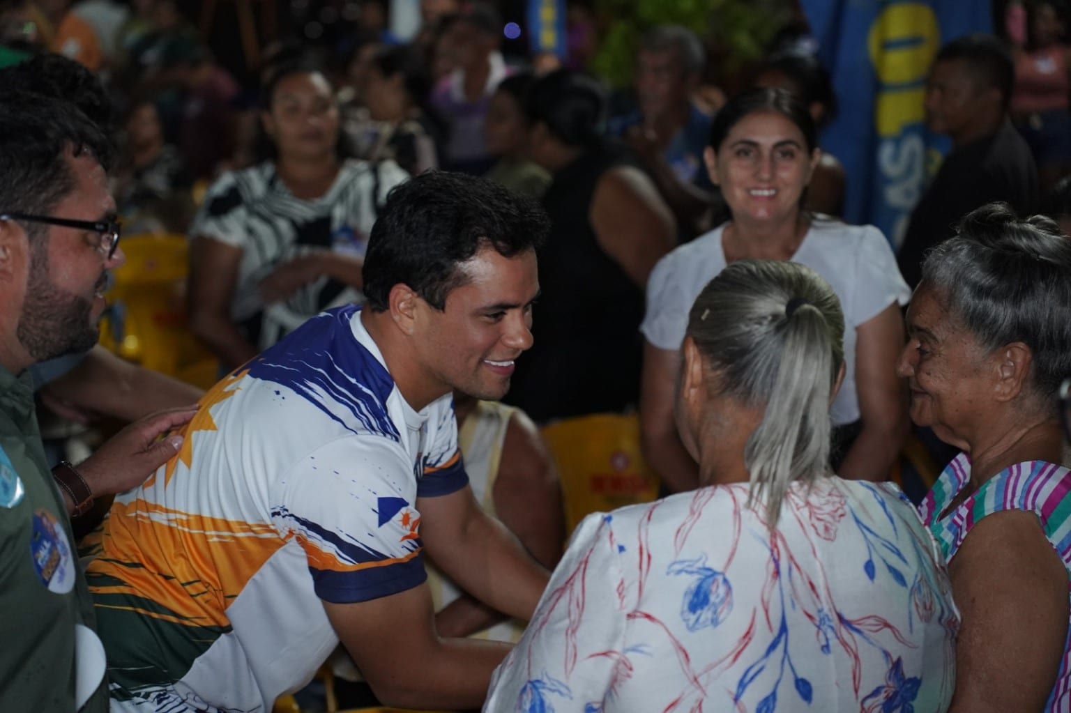 Lucas Campelo percorre o Bico e promete hospital, moradias e investimento turístico