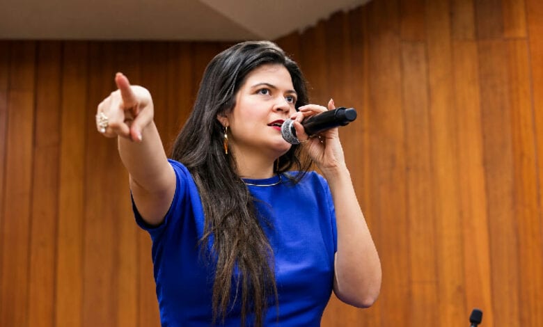 Aava Santiago teve 123.311 votos, mas não foi eleita em Goiás