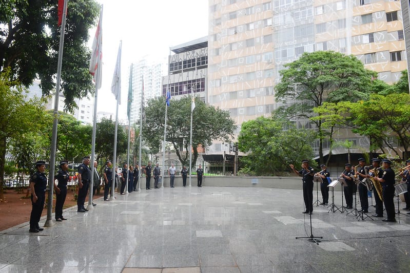 Câmara realiza hasteamento da bandeira e homenageia dia dos vereadores