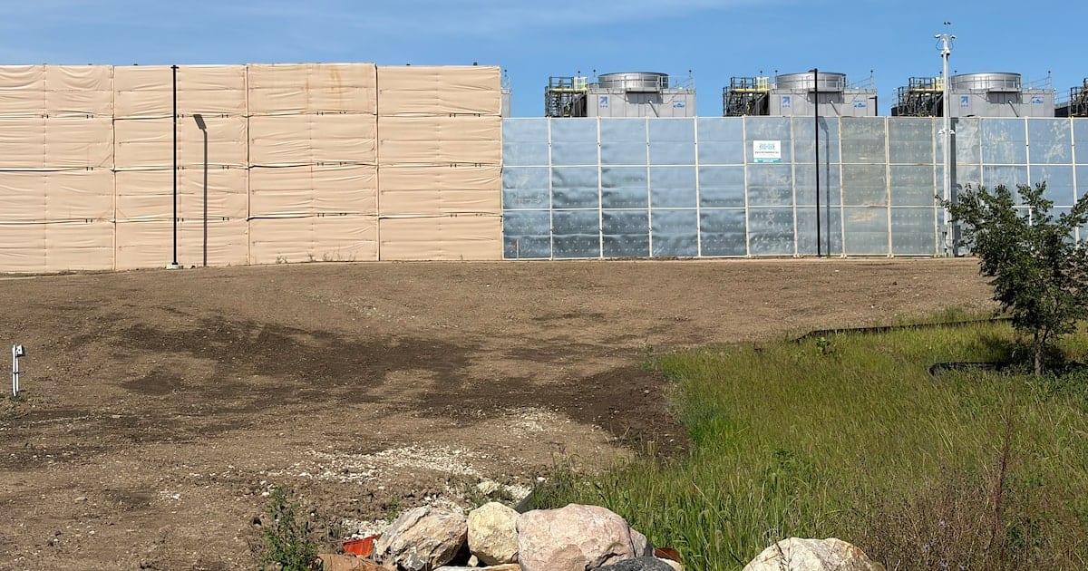 Boom de data centers gera revolta de eleitores e ameaça plano político nos EUA
