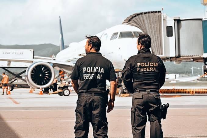 PF busca informações na Argentina sobre paradeiro de Flávio Bolsonaro
