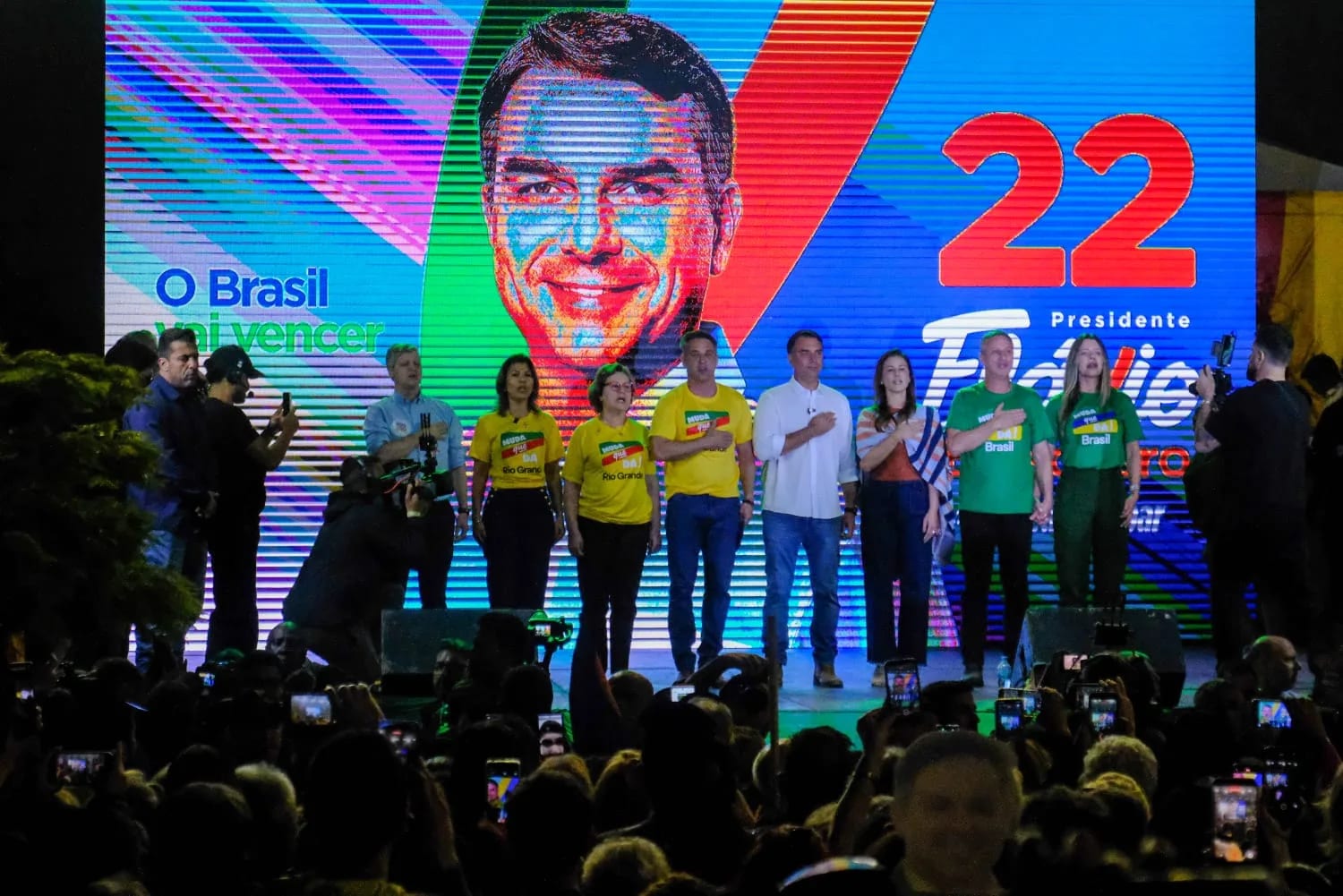 Flávio Bolsonaro leva discurso bolsonarista a Porto Alegre e defende anistia aos golpistas