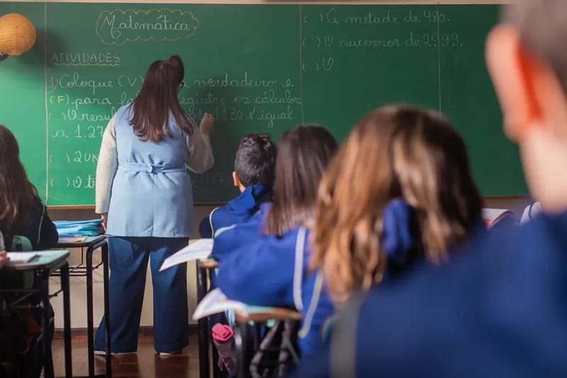 Prefeitura de Curitiba extingue turmas em 11 escolas e não informa colocação de quase 400 professores