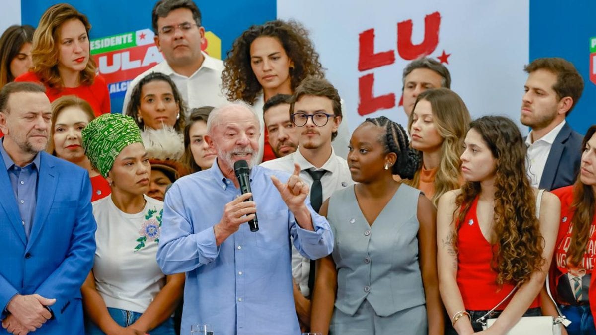 Ameaçado por vantagem de Flávio, Lula muda tom na segurança e anuncia novo lema para o 2° turno