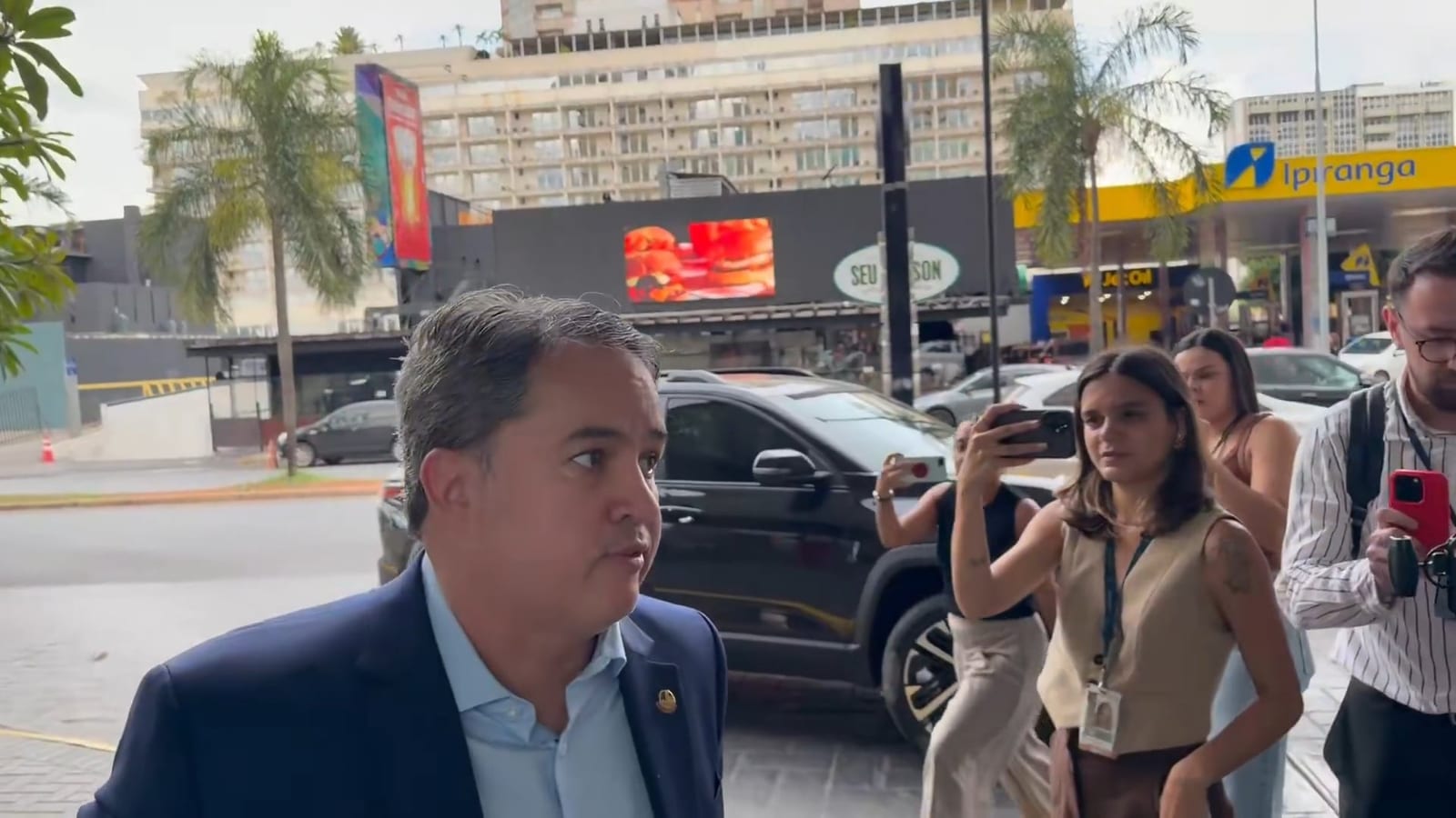 Após fuga de Flávio Bolsonaro para os EUA, Efraim Filho se reune com Valdemar Costa Neto na sede do PL