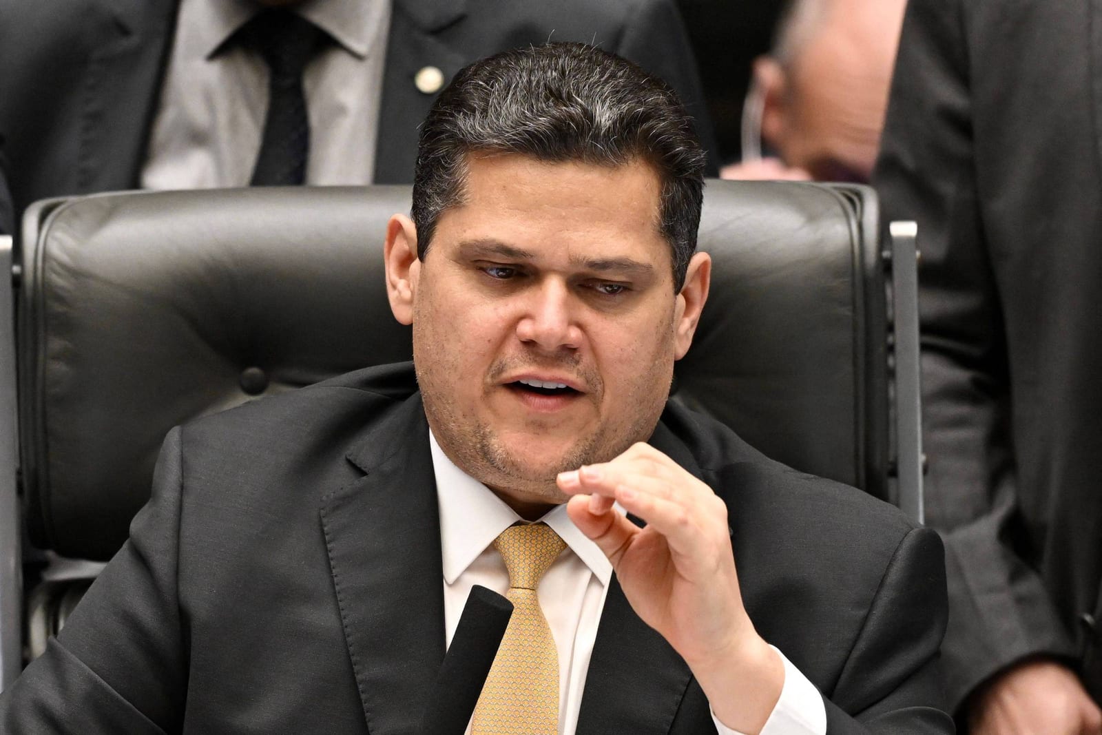 Alcolumbre descarta dar andamento a novos pedidos de impeachment de Moraes e deve aguardar STF