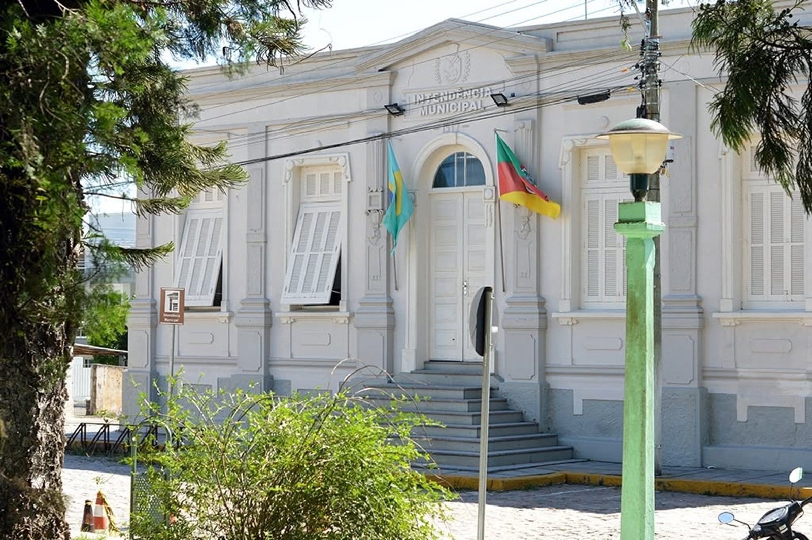 Camaquã suspende vale-alimentação de R$ 1 mil a servidores