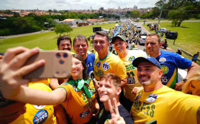 ‘A política foi colonizada pela economia da atenção’