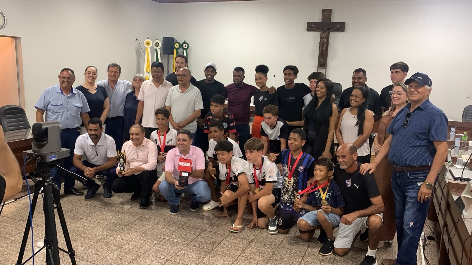 Câmara de Bandeirantes debate saúde, balsa e recebe atletas